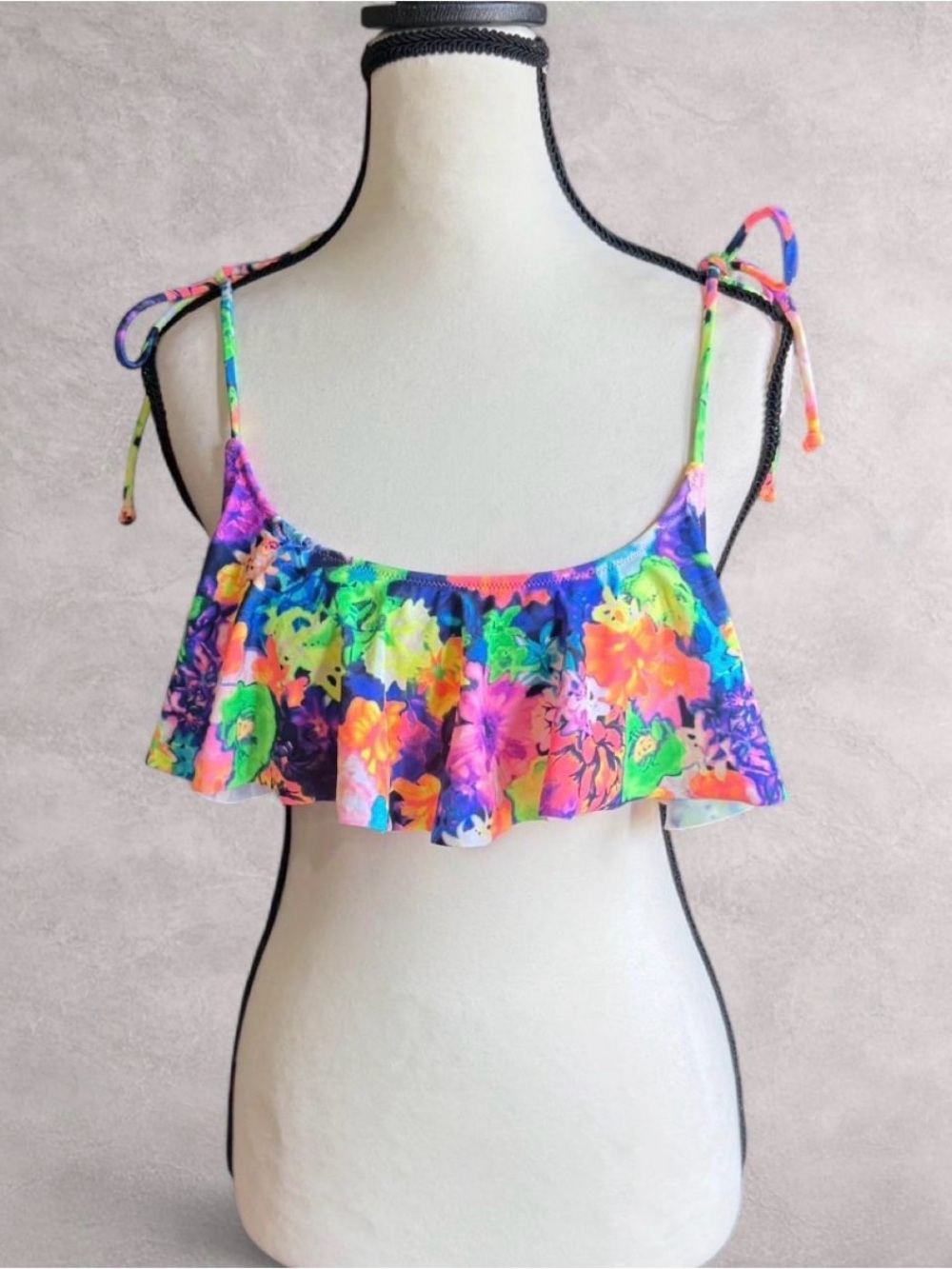 PINK Victoria’s Secret Floral Flounce Bikini Top -‎ Small